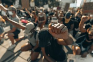 O que as empresas têm a ver com justiça social?