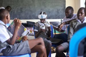 Startup queniana utiliza realidade virtual para educar crianças sobre problemas ambientais