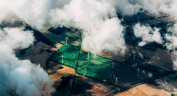 Meta de triplicar energia renovável até 2030 está em risco, diz IEA