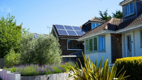 Empresa britânica facilita o compartilhamento de energia solar