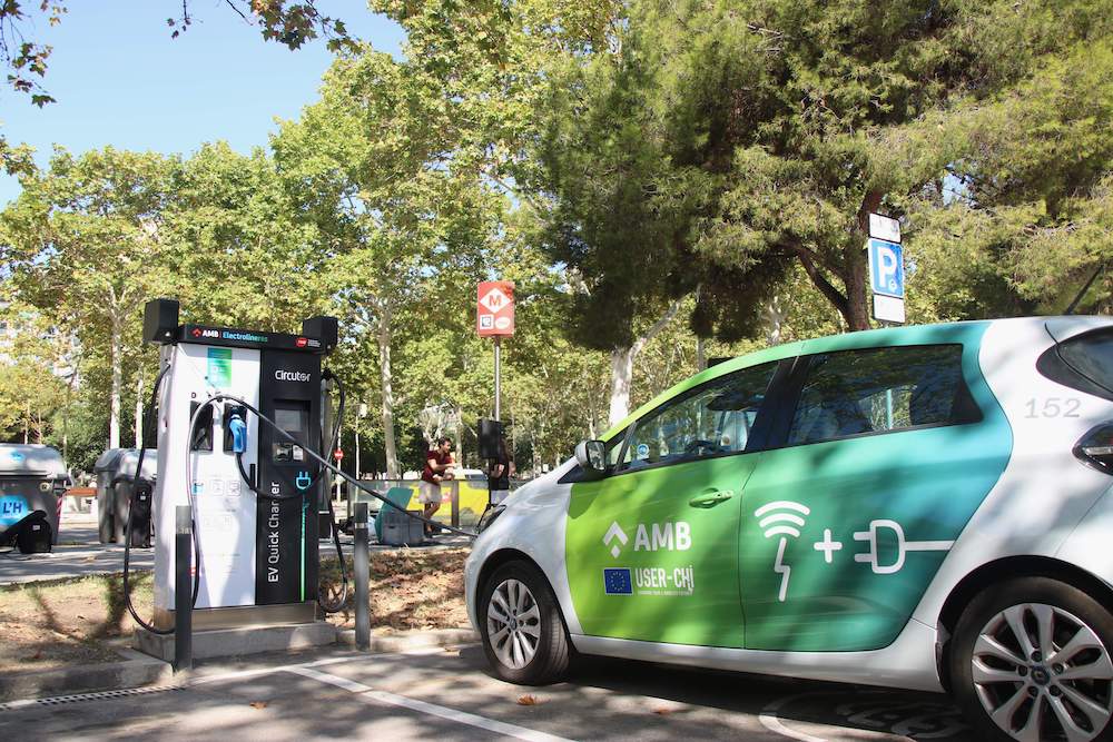 Barcelona aproveita energia regenerativa do metrô para abastecer carregadores de carros elétricos 