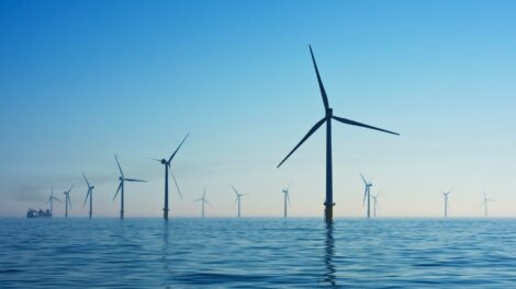 Demanda global de energia cresce, mas fontes limpas ganham espaço