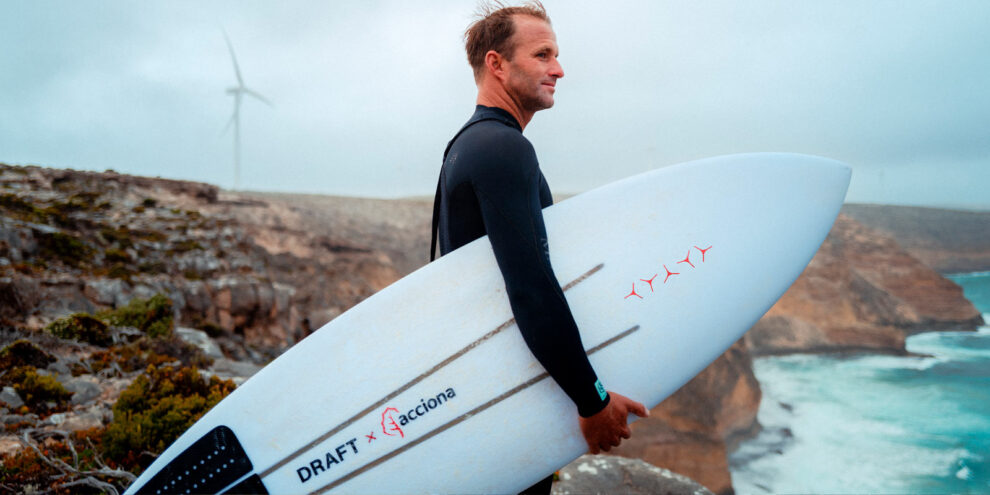 Dos ares para o mar: turbinas eólicas aposentadas viram pranchas de surfe