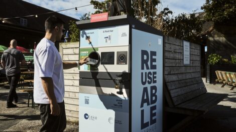 Economia circular ganha as ruas: sistemas de copos reutilizáveis se expandem pela Europa
